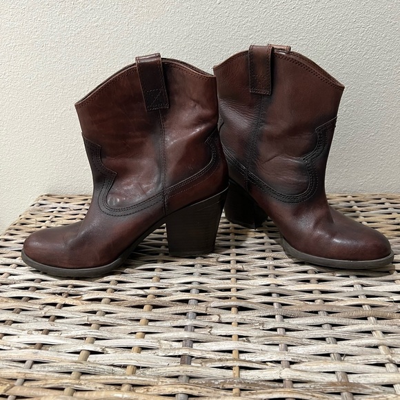 Antonio Melani Women’s Brown Leather Ankle Boots, sz 6, fall/winter, heeled, GUC - Picture 2 of 5